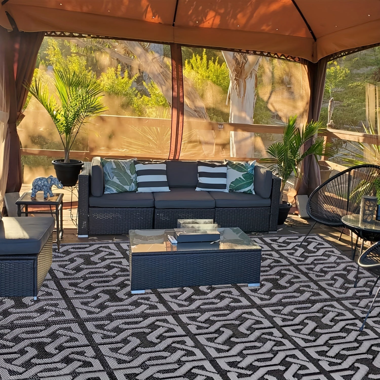 Outdoor Living & Garden