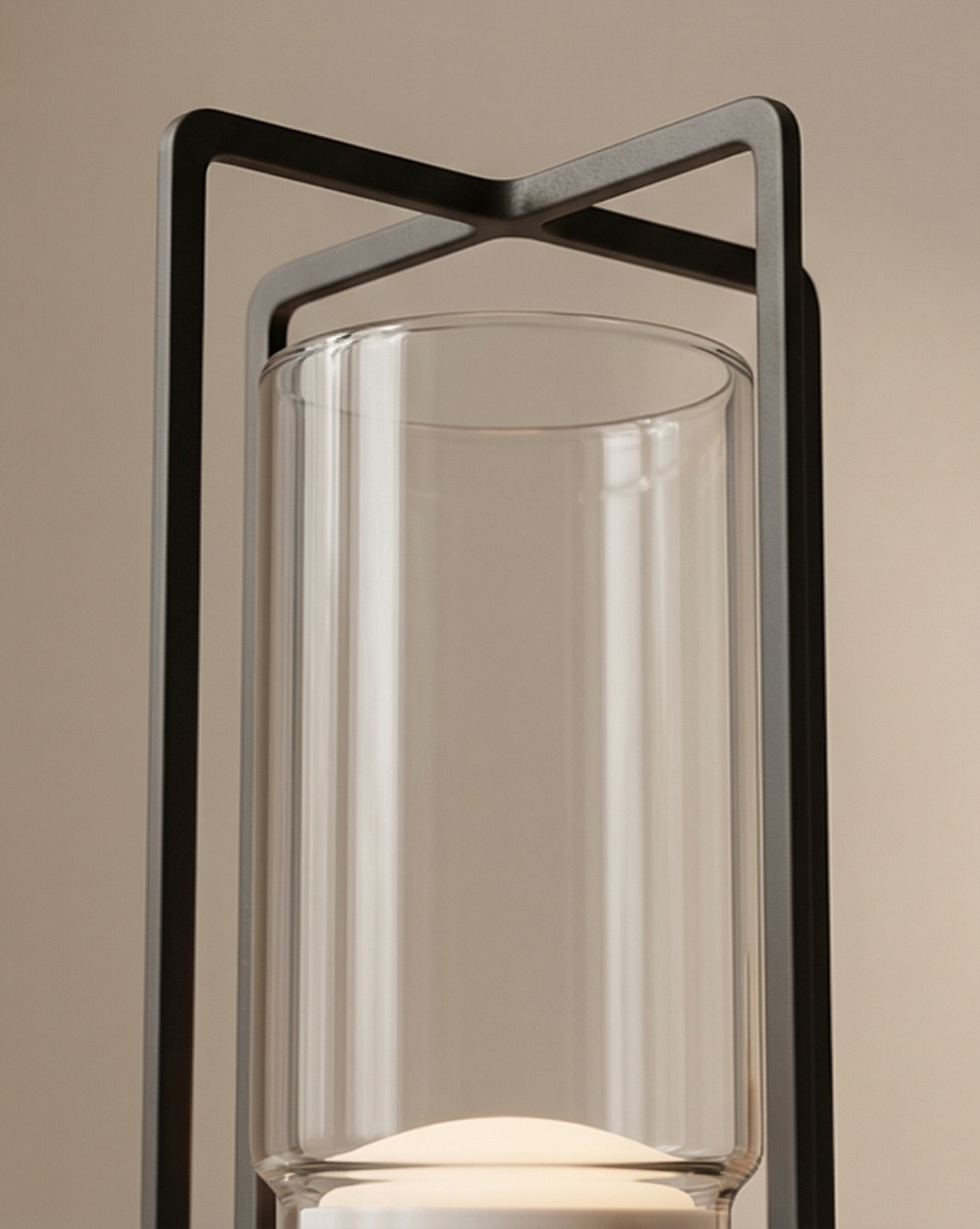 Minimalist Crystal LED Table Lamp 17.5 cm – USB-Rechargeable – Aluminum Base - Silver