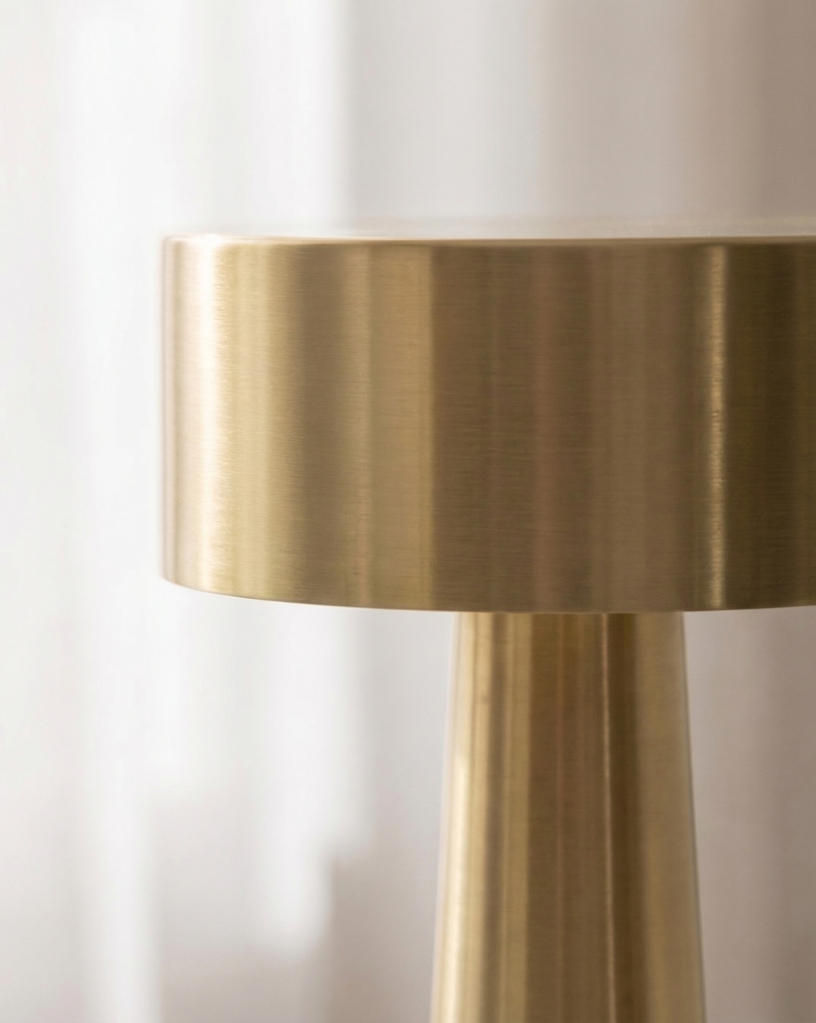Modern Cordless Table Lamp – Rechargeable LED – Metal Finish - Bronze