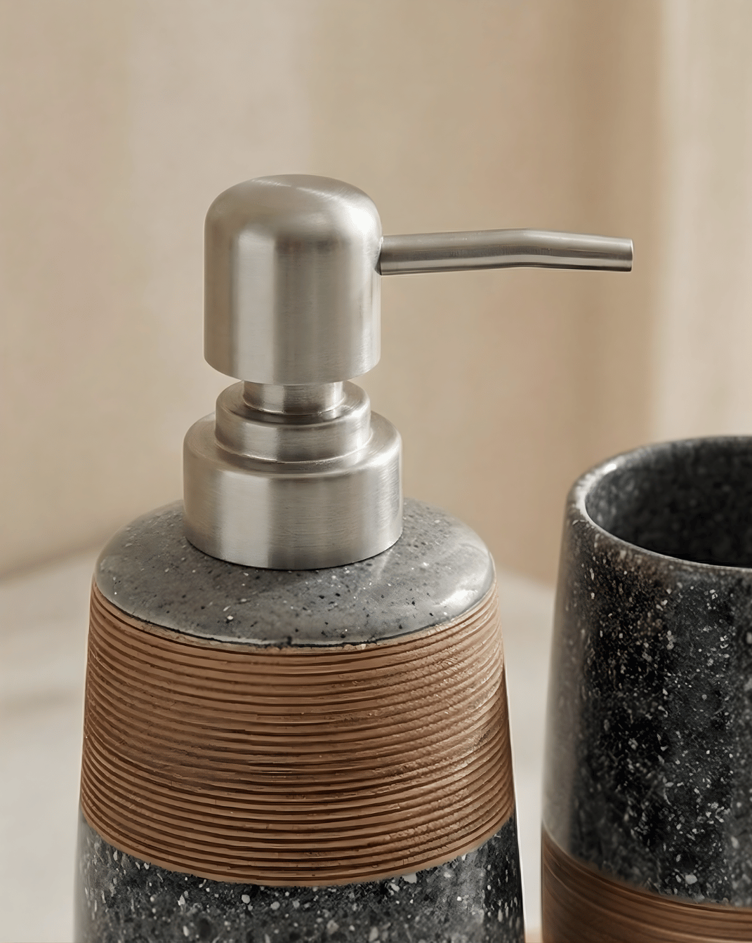 Flint Bathroom Set 2-Piece Speckled Ceramic with Bamboo Design, 18 cm