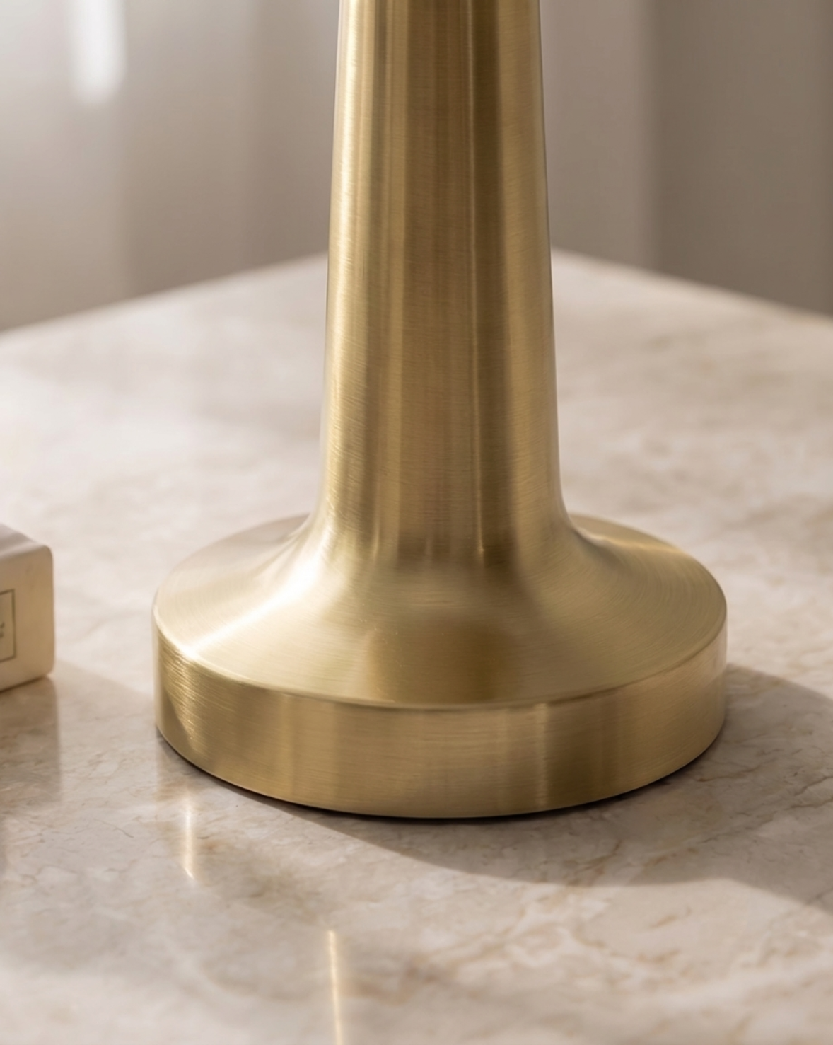 Modern Cordless Table Lamp – Rechargeable LED – Metal Finish