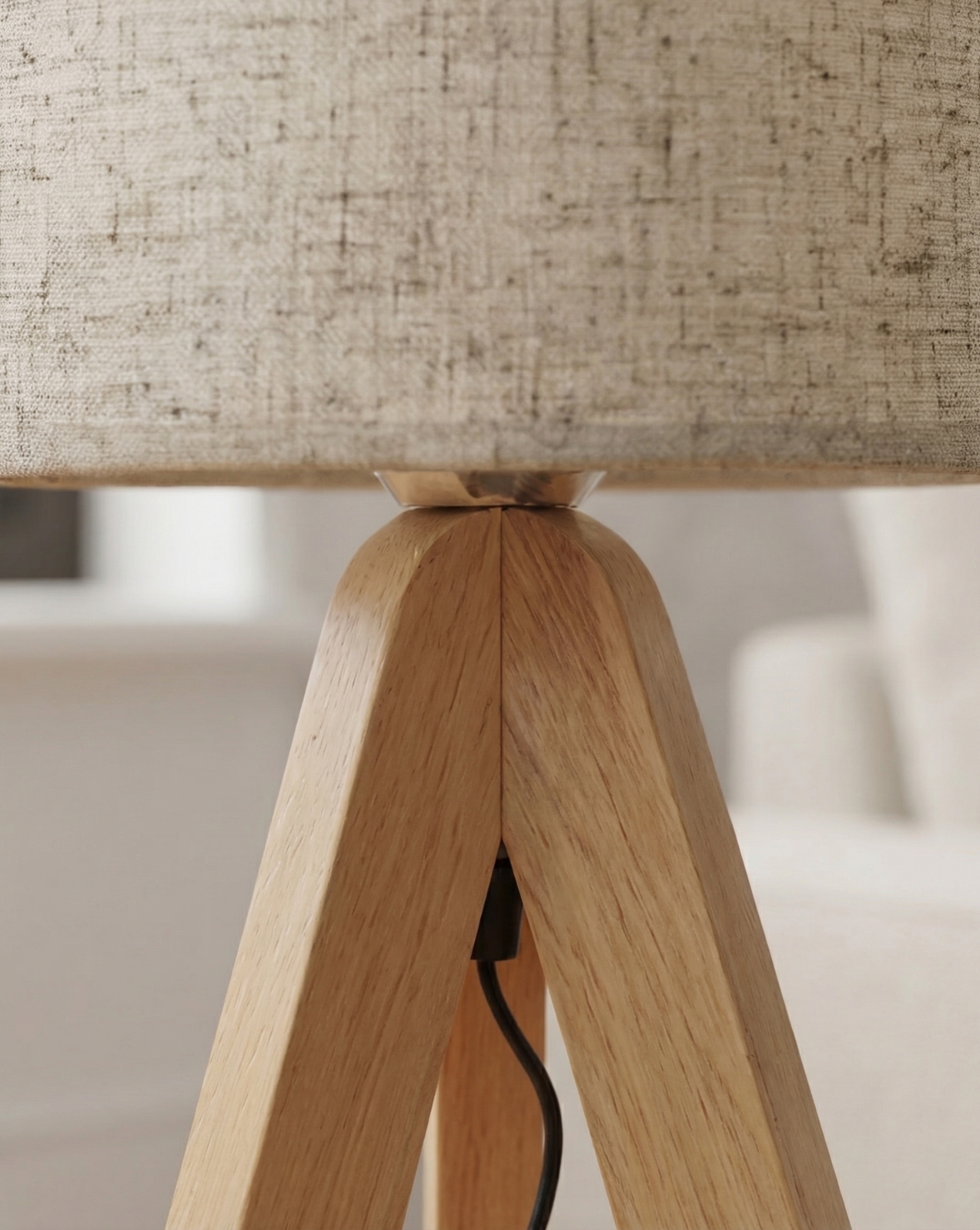 40 cm Minimalist Table Lamp – Wooden Tripod Base with Fabric Shade