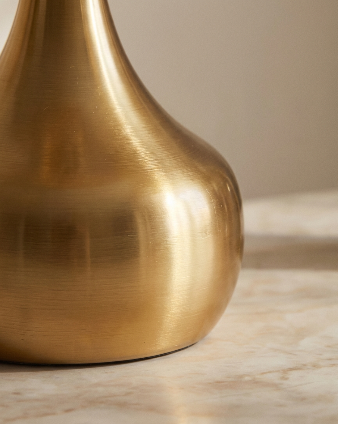 42 cm Modern Gold Table Lamp – Elegant Metal Base