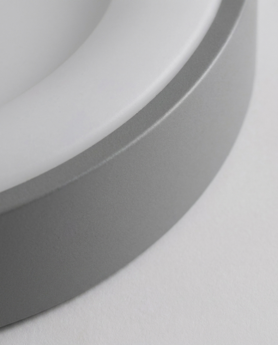 Round LED Ceiling Lamp Scandinavian Design White Metal - White