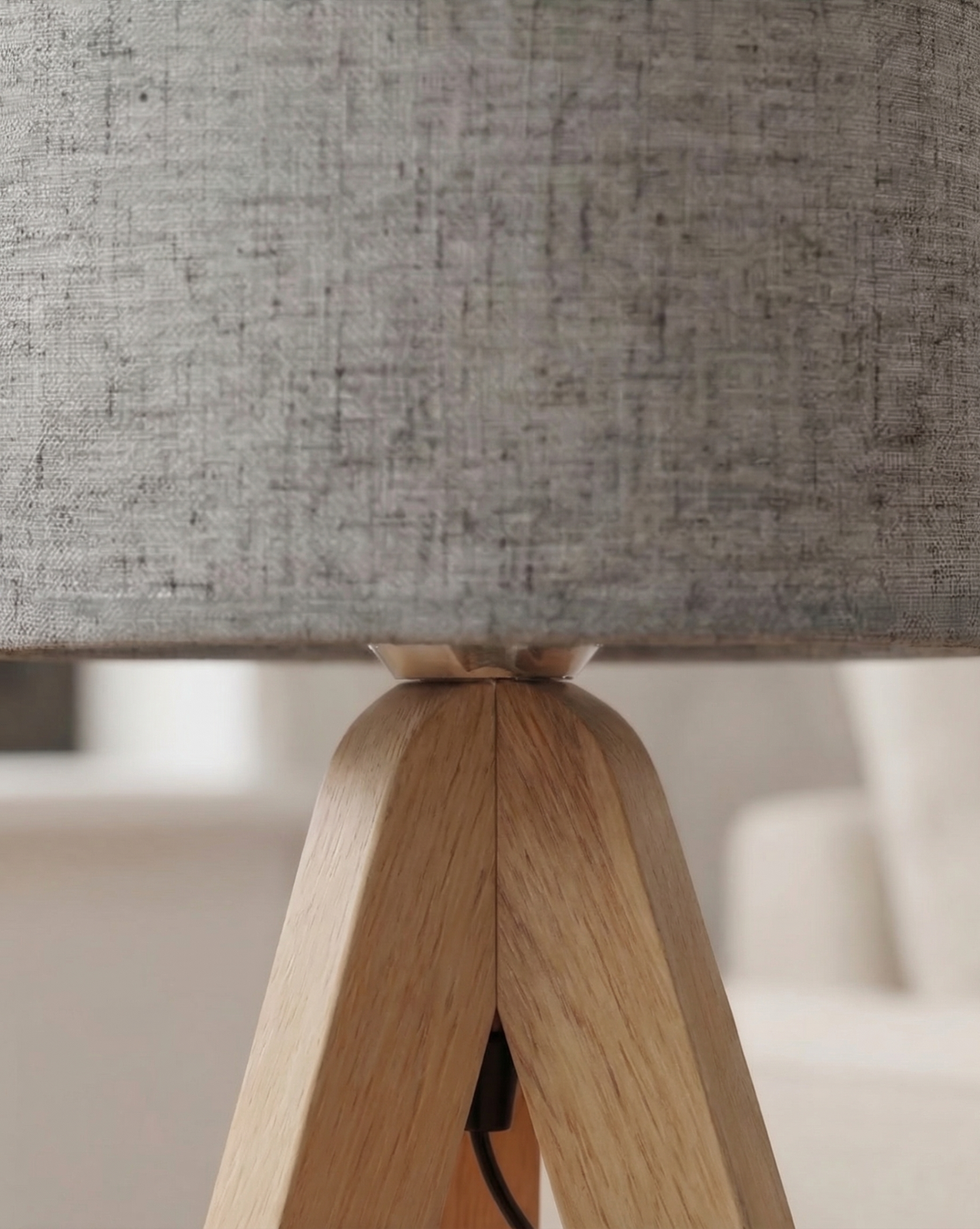 40 cm Minimalist Table Lamp – Wooden Tripod Base with Fabric Shade