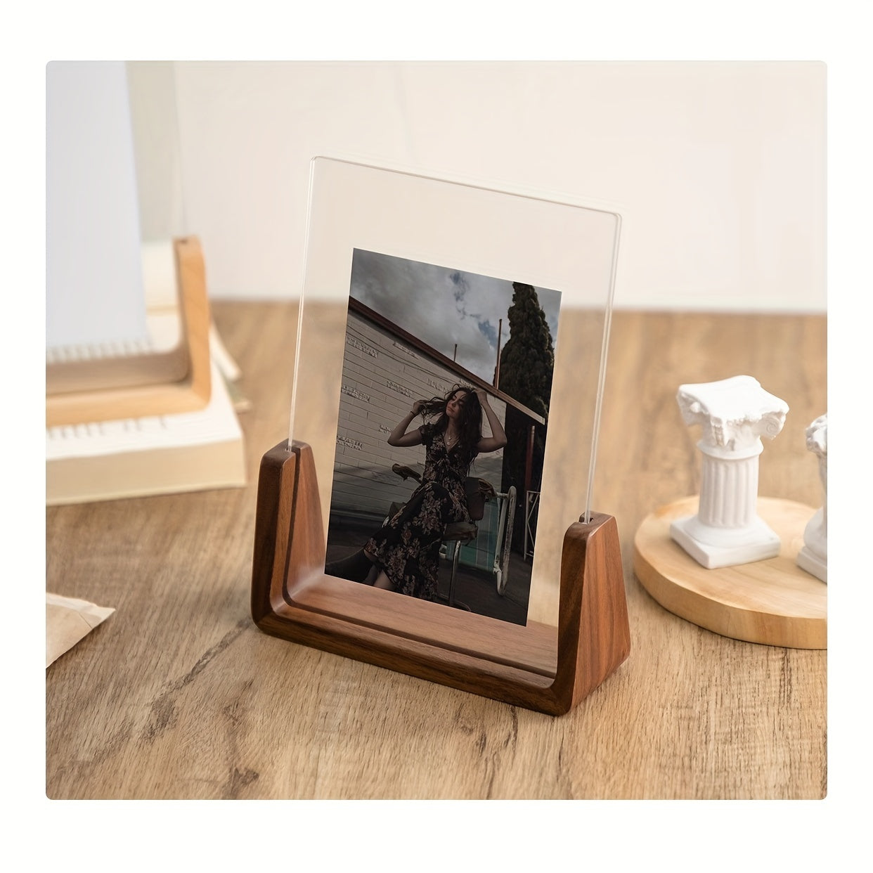 Cleo | U-Shaped Photo Frame 1