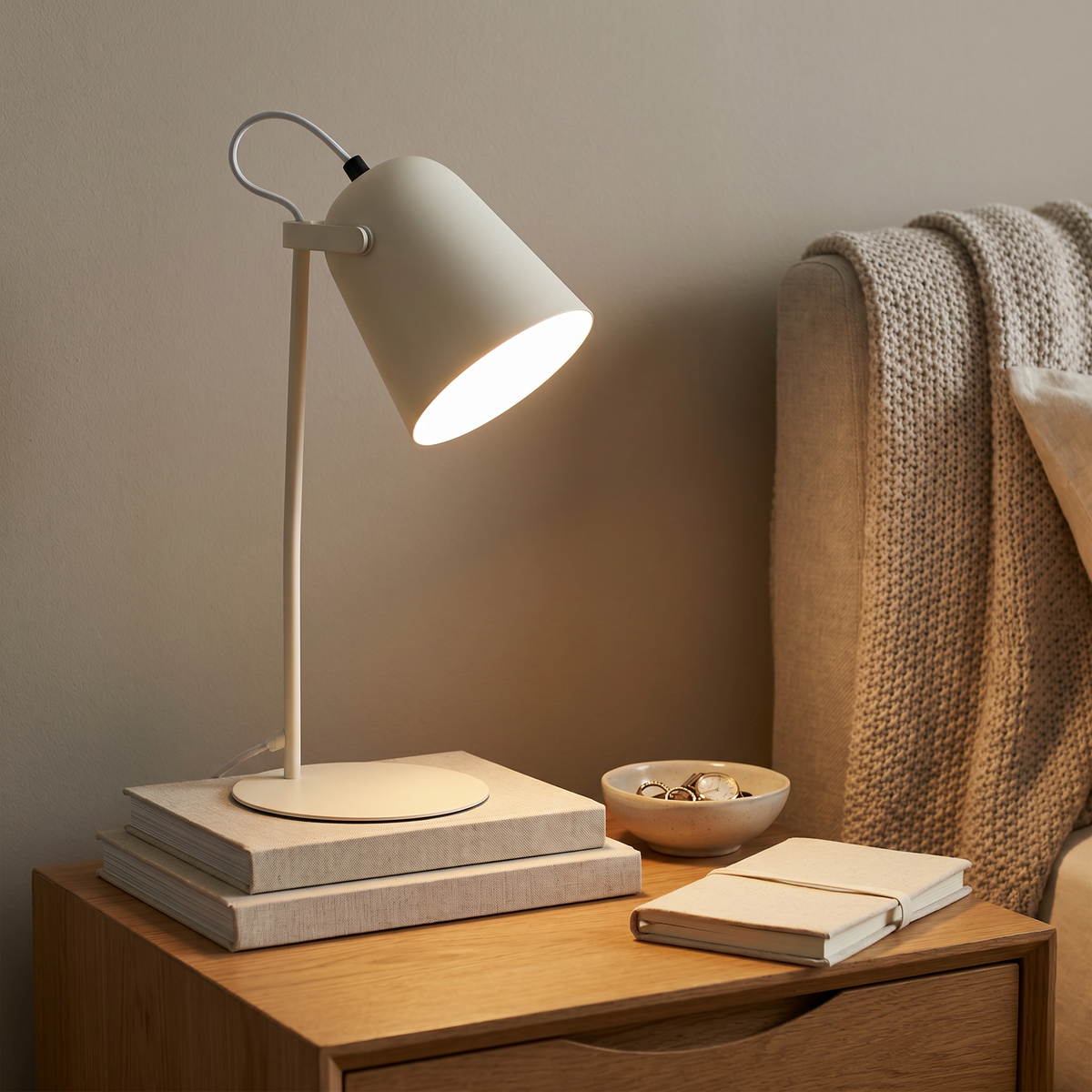 Nordic Iron Bucket Table Lamp, 1-Light Modern